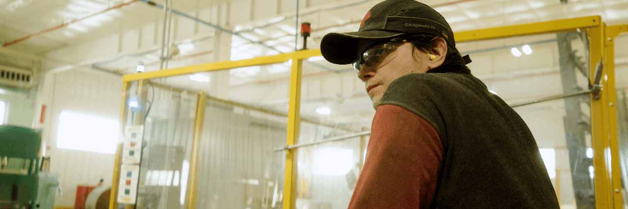 Cardinal Glass employee