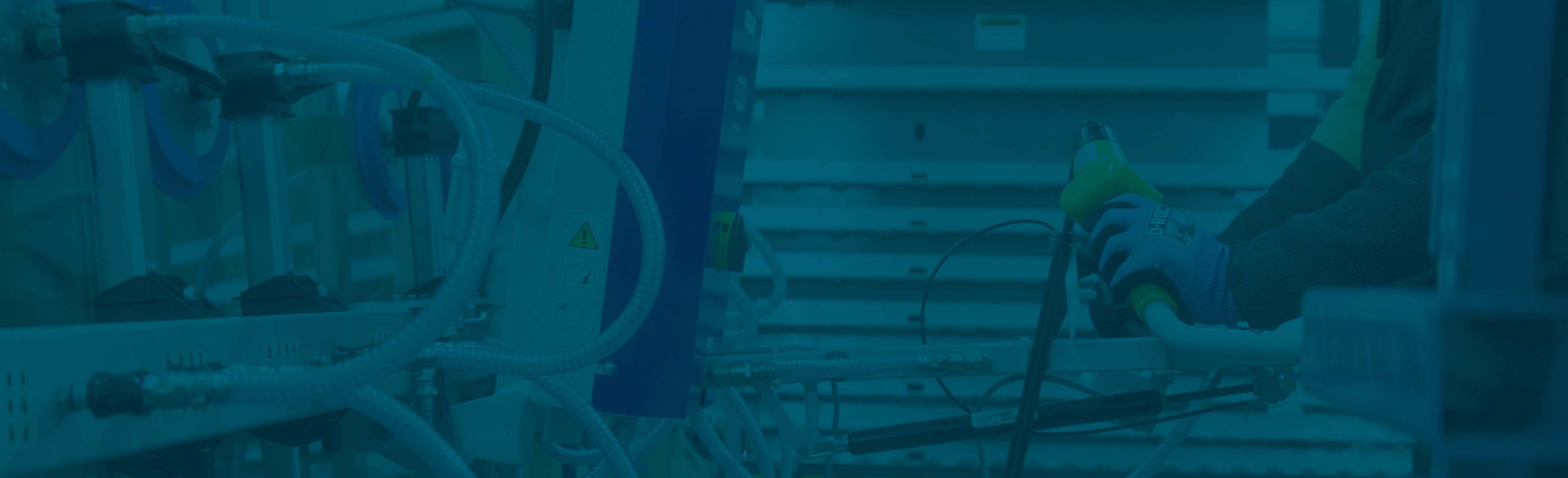 Cardinal CLiC: Safety. A person working on the Cardinal Glass line.